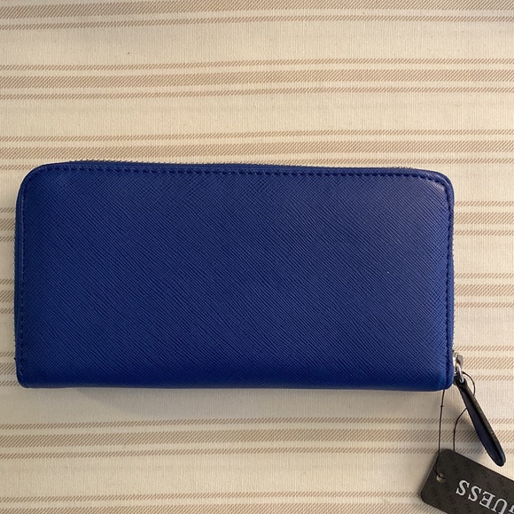 Guess Zip Wallet - Picture 2 of 3